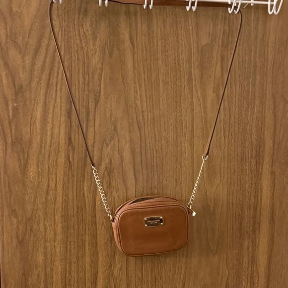 Michael Kors cross body brown purse - Picture 1 of 7